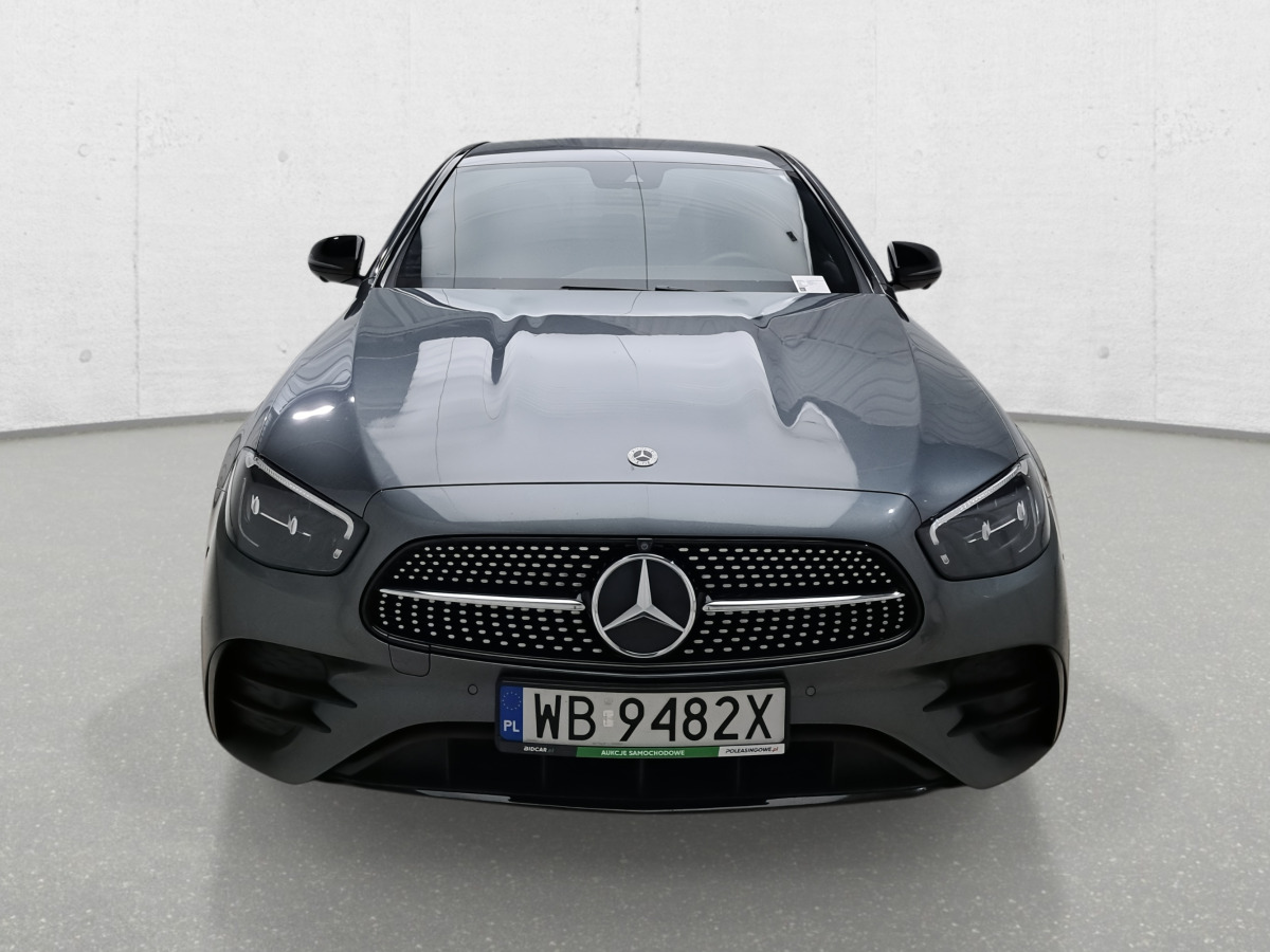 MERCEDES BENZ E 300 DE SEDAN - Szedán: 3 kép. MERCEDES BENZ E 300 DE SEDAN - Szedán: 3 kép.