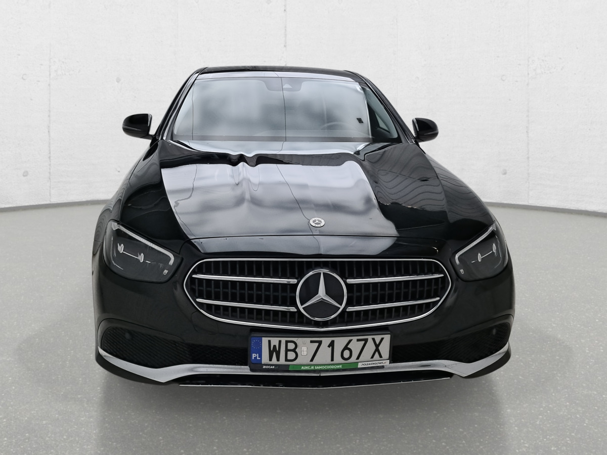 MERCEDES BENZ E350e SEDAN - Szedán: 3 kép. MERCEDES BENZ E350e SEDAN - Szedán: 3 kép.