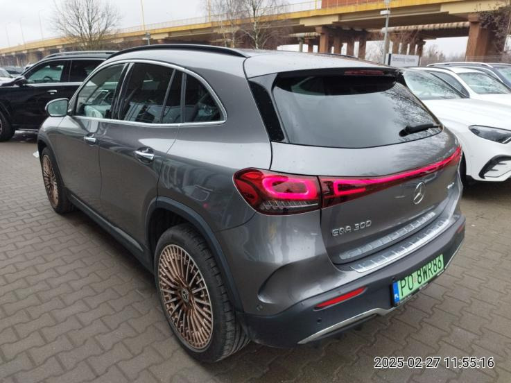 MERCEDES BENZ EQA 300 SUV - Terepjáró/ SUV: 3 kép. MERCEDES BENZ EQA 300 SUV - Terepjáró/ SUV: 3 kép.
