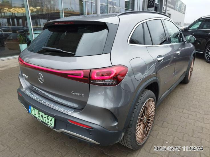 MERCEDES BENZ EQA 300 SUV - Terepjáró/ SUV: 4 kép. MERCEDES BENZ EQA 300 SUV - Terepjáró/ SUV: 4 kép.