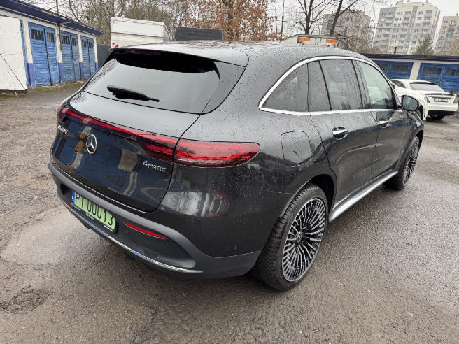 MERCEDES BENZ EQC 400 4MATIC SUV - Terepjáró/ SUV: 4 kép. MERCEDES BENZ EQC 400 4MATIC SUV - Terepjáró/ SUV: 4 kép.