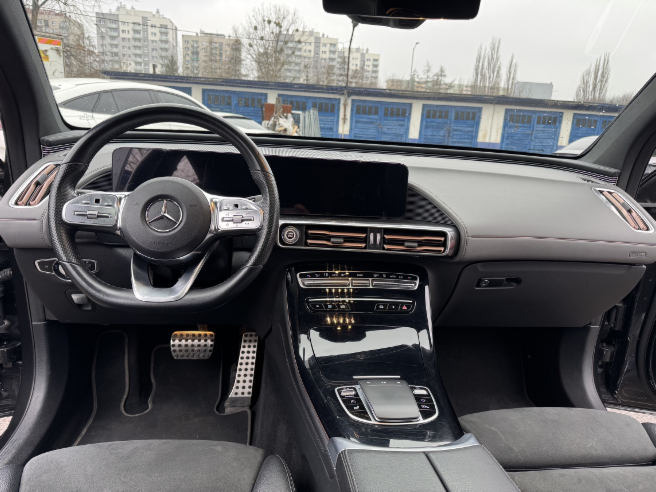 MERCEDES BENZ EQC 400 4MATIC SUV - Terepjáró/ SUV: 5 kép. MERCEDES BENZ EQC 400 4MATIC SUV - Terepjáró/ SUV: 5 kép.