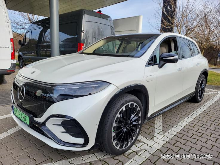 MERCEDES BENZ EQS 580 4MATIC SUV - Terepjáró/ SUV: 2 kép. MERCEDES BENZ EQS 580 4MATIC SUV - Terepjáró/ SUV: 2 kép.
