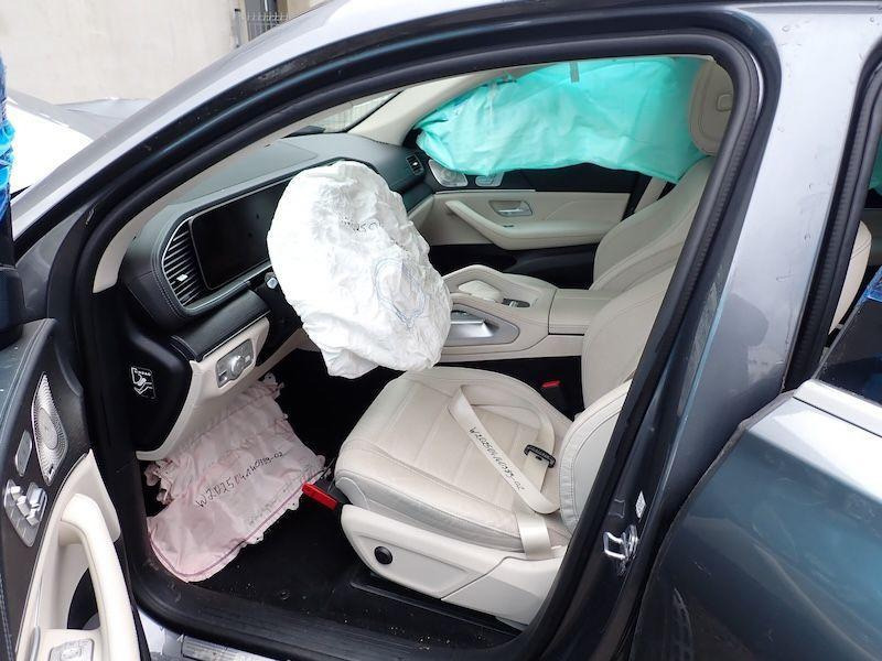MERCEDES BENZ GLE SEDAN - Szedán: 5 kép. MERCEDES BENZ GLE SEDAN - Szedán: 5 kép.