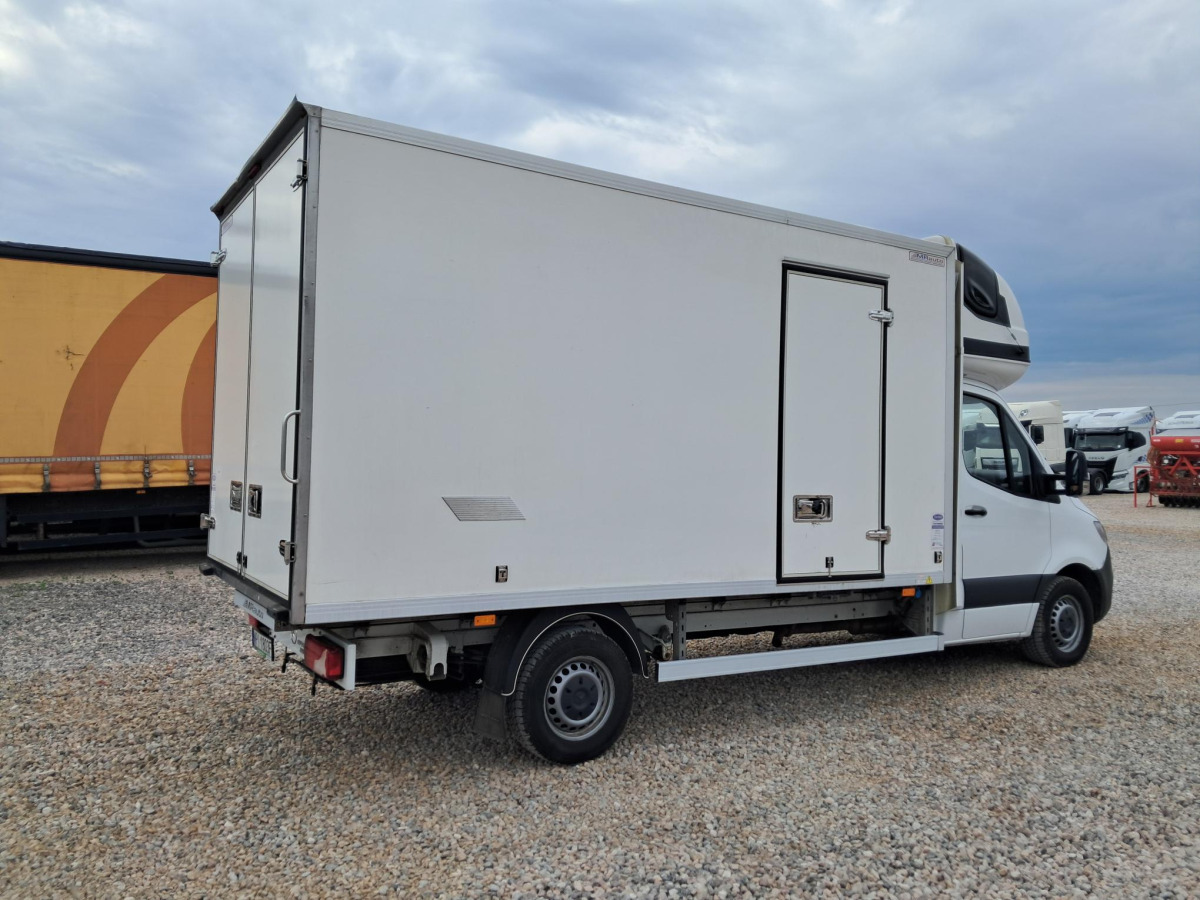 MERCEDES BENZ SPRINTER CHŁODNIA/IZOTERMA - Hűtős kisteherautó: 4 kép. MERCEDES BENZ SPRINTER CHŁODNIA/IZOTERMA - Hűtős kisteherautó: 4 kép.