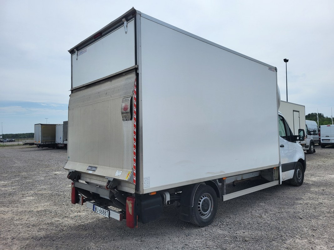 MERCEDES BENZ SPRINTER KONTENER Z WINDĄ - Dobozos kisteherautó: 4 kép. MERCEDES BENZ SPRINTER KONTENER Z WINDĄ - Dobozos kisteherautó: 4 kép.