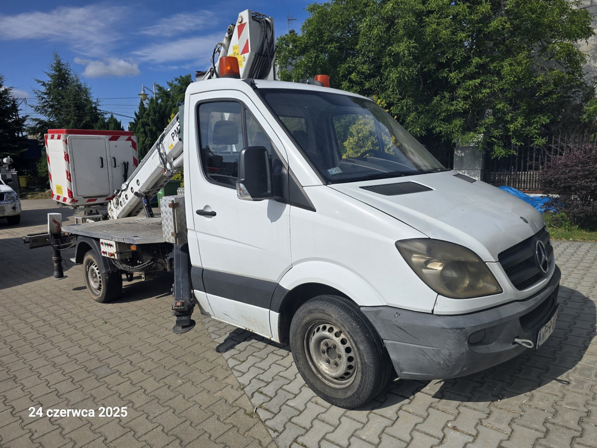 MERCEDES BENZ SPRINTER SPECJALNY - Emelőkosaras teherautó: 1 kép. MERCEDES BENZ SPRINTER SPECJALNY - Emelőkosaras teherautó: 1 kép.