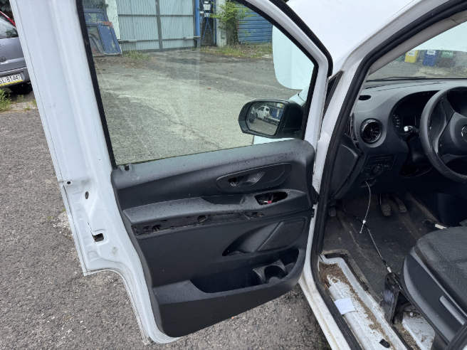 MERCEDES BENZ VITO FURGON BLASZAK - Furgon: 5 kép. MERCEDES BENZ VITO FURGON BLASZAK - Furgon: 5 kép.