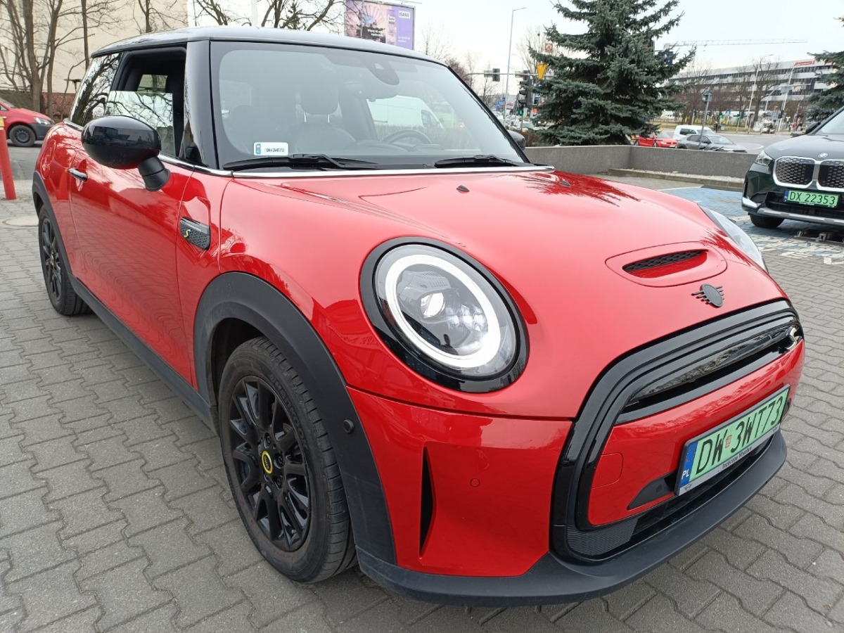 MINI Cooper SE HATCHBACK - Autó: 1 kép. MINI Cooper SE HATCHBACK - Autó: 1 kép.