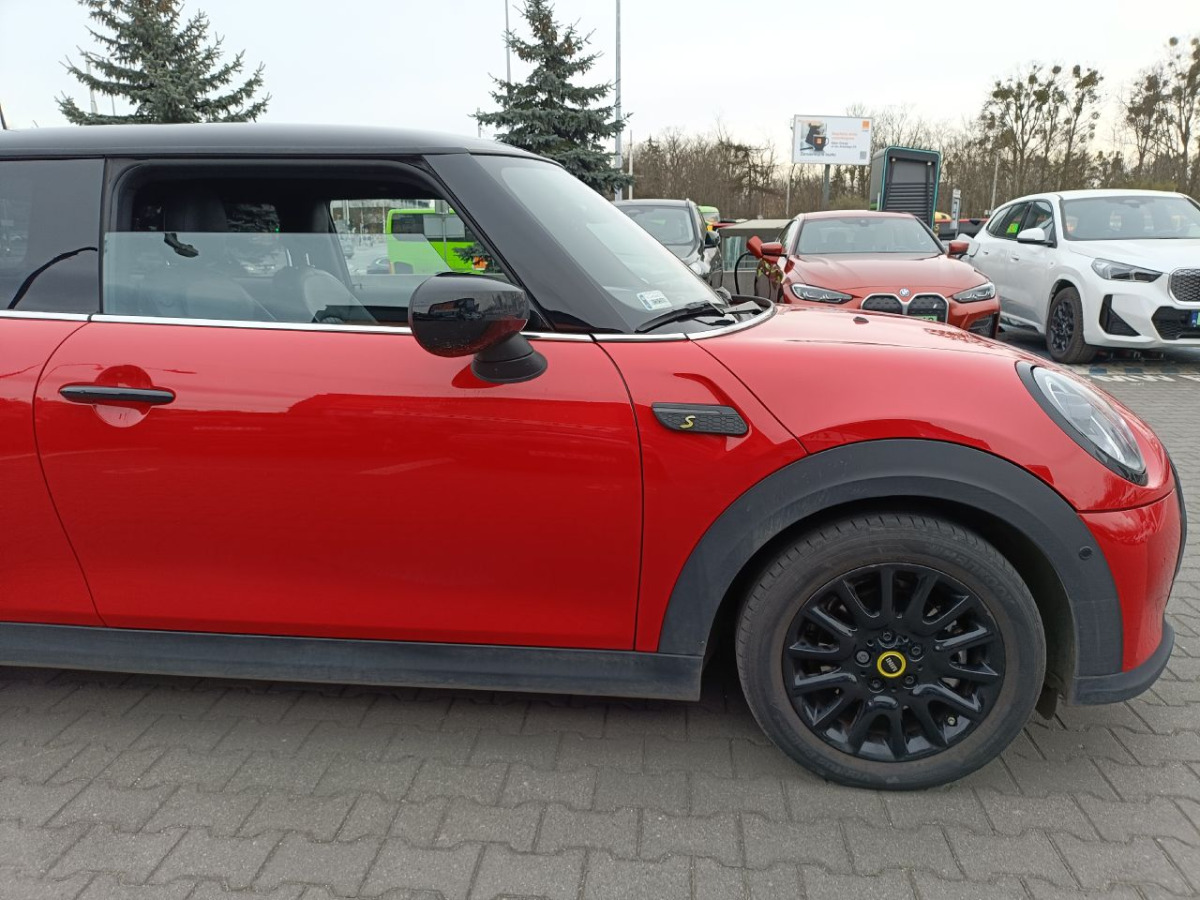 MINI Cooper SE HATCHBACK - Autó: 4 kép. MINI Cooper SE HATCHBACK - Autó: 4 kép.