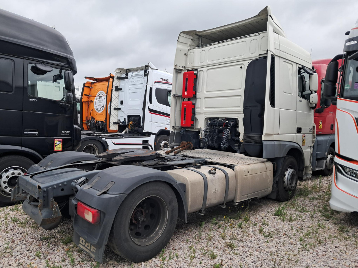 DAF XF 460 CIĄGNIK SIODŁOWY - Nyergesvontató: 3 kép. DAF XF 460 CIĄGNIK SIODŁOWY - Nyergesvontató: 3 kép.