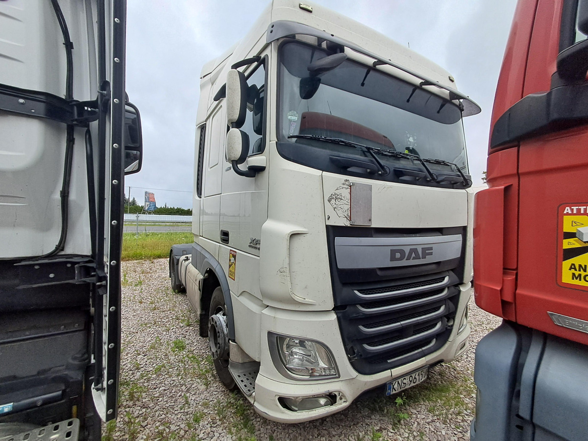 DAF XF 460 CIĄGNIK SIODŁOWY - Nyergesvontató: 1 kép. DAF XF 460 CIĄGNIK SIODŁOWY - Nyergesvontató: 1 kép.