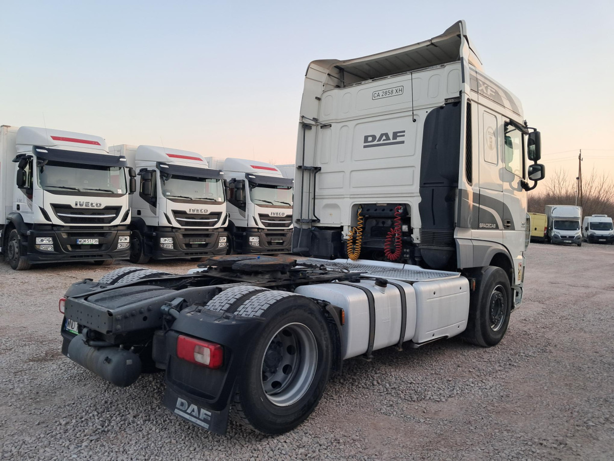 DAF XF 460 FT CIĄGNIK SIODŁOWY - Nyergesvontató: 4 kép. DAF XF 460 FT CIĄGNIK SIODŁOWY - Nyergesvontató: 4 kép.