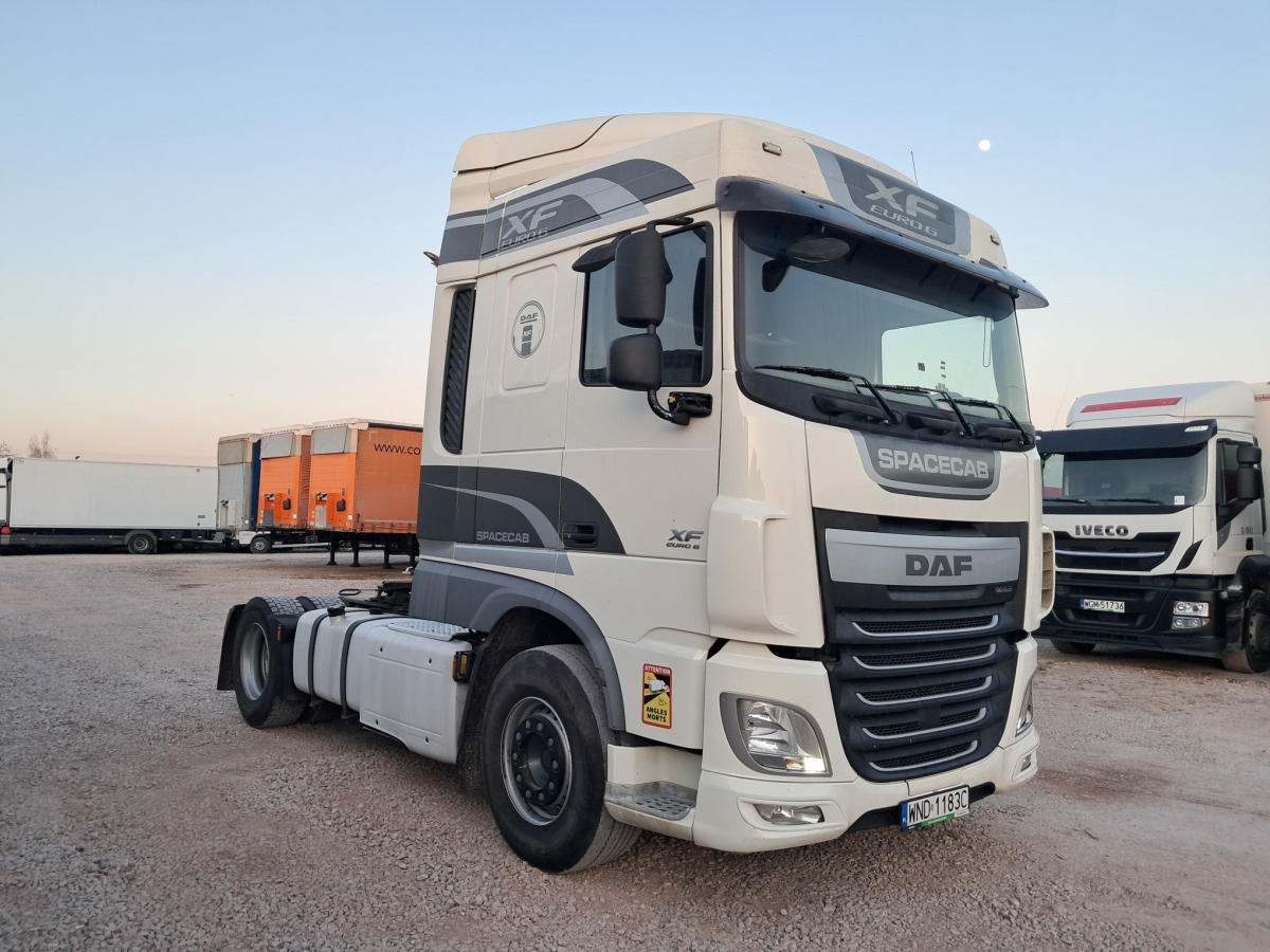 DAF XF 460 FT CIĄGNIK SIODŁOWY - Nyergesvontató: 1 kép. DAF XF 460 FT CIĄGNIK SIODŁOWY - Nyergesvontató: 1 kép.