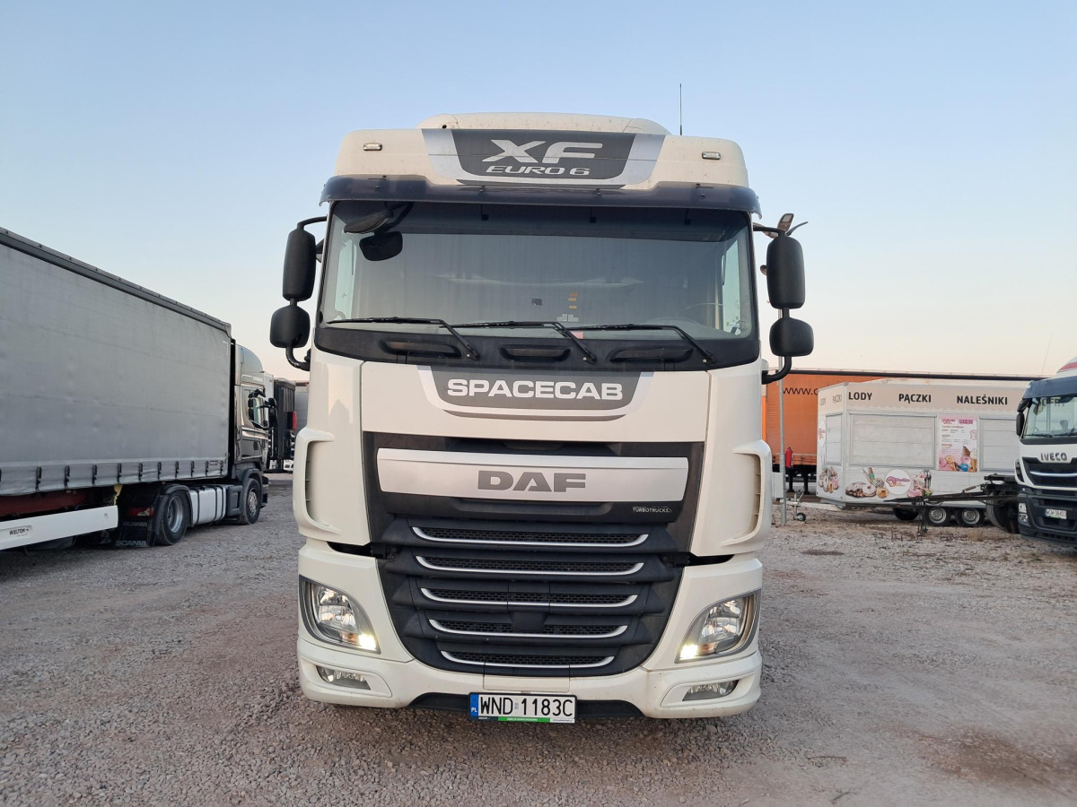 DAF XF 460 FT CIĄGNIK SIODŁOWY - Nyergesvontató: 3 kép. DAF XF 460 FT CIĄGNIK SIODŁOWY - Nyergesvontató: 3 kép.