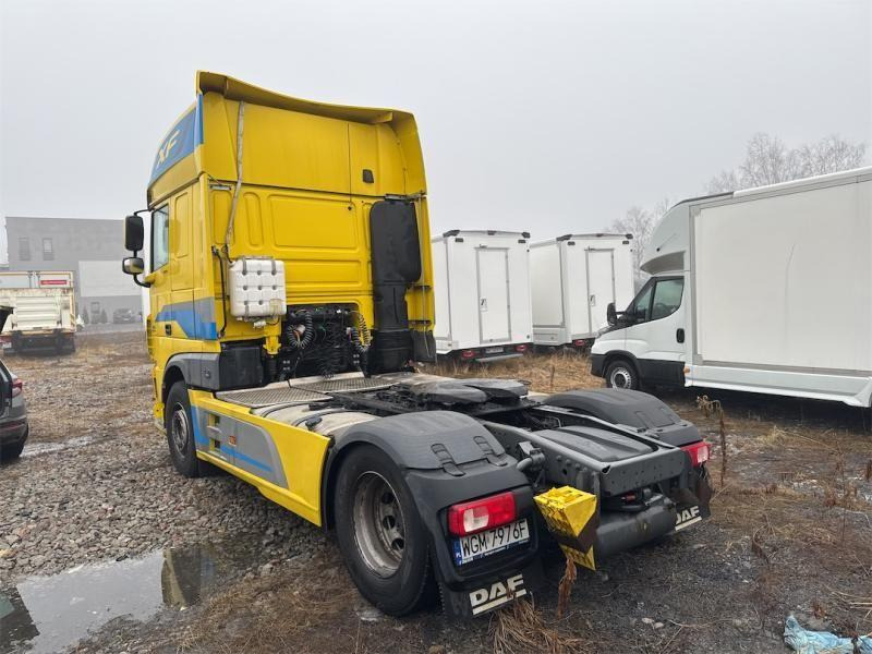 DAF XF CIĄGNIK SIODŁOWY - Nyergesvontató: 4 kép. DAF XF CIĄGNIK SIODŁOWY - Nyergesvontató: 4 kép.