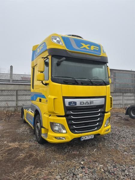DAF XF CIĄGNIK SIODŁOWY - Nyergesvontató: 1 kép. DAF XF CIĄGNIK SIODŁOWY - Nyergesvontató: 1 kép.