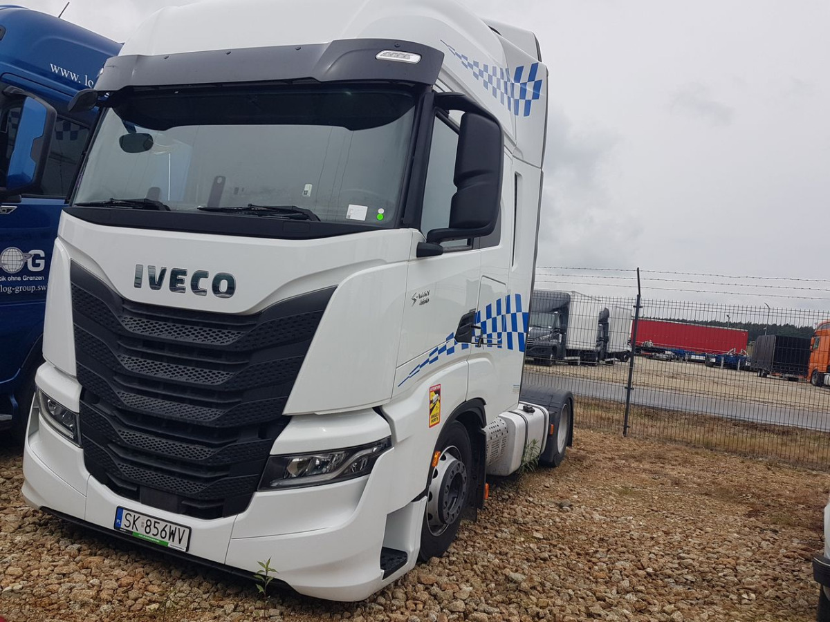 IVECO AS440ST/FP LT CIĄGNIK SIODŁOWY - Nyergesvontató: 3 kép. IVECO AS440ST/FP LT CIĄGNIK SIODŁOWY - Nyergesvontató: 3 kép.