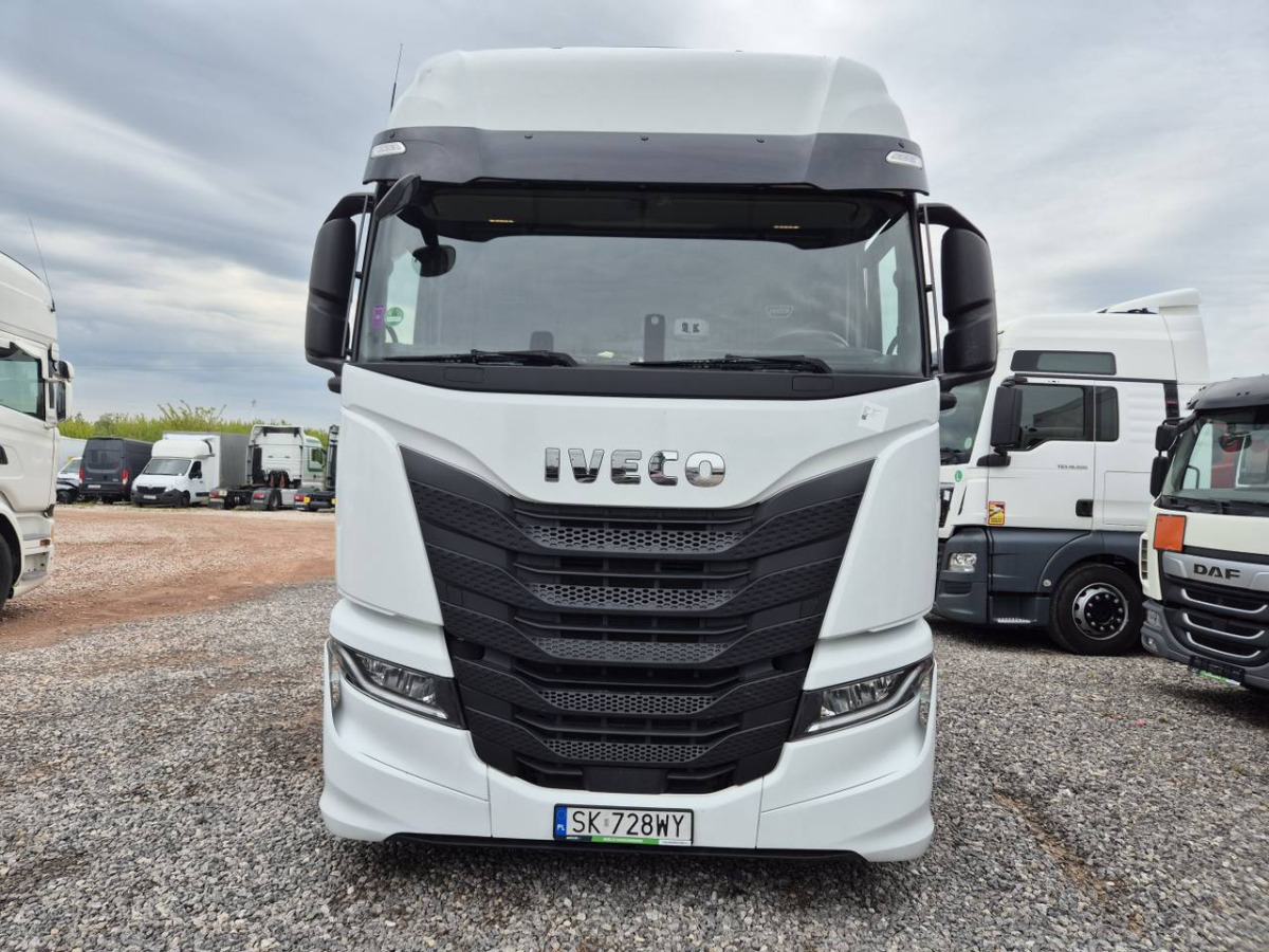IVECO AS440ST/FP LT CIĄGNIK SIODŁOWY - Nyergesvontató: 3 kép. IVECO AS440ST/FP LT CIĄGNIK SIODŁOWY - Nyergesvontató: 3 kép.