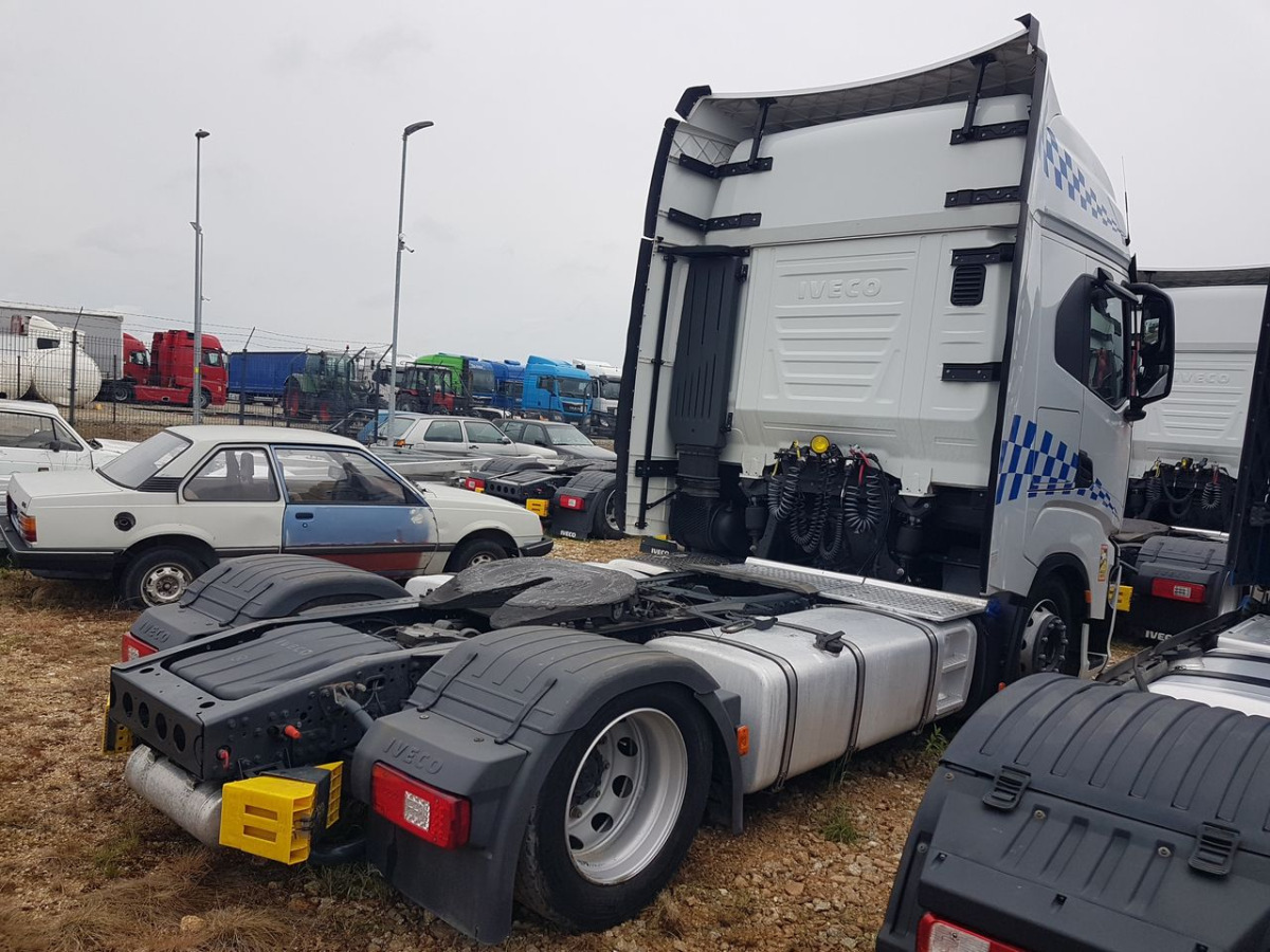 IVECO AS440ST/FP LT CIĄGNIK SIODŁOWY - Nyergesvontató: 5 kép. IVECO AS440ST/FP LT CIĄGNIK SIODŁOWY - Nyergesvontató: 5 kép.