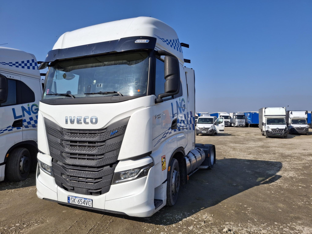 IVECO AS440ST/FP LT LNG CIĄGNIK SIODŁOWY - Nyergesvontató: 3 kép. IVECO AS440ST/FP LT LNG CIĄGNIK SIODŁOWY - Nyergesvontató: 3 kép.