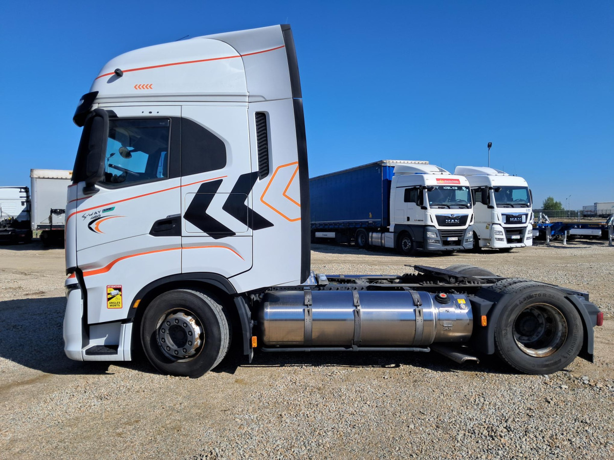 IVECO AS440ST/FP LT LNG CIĄGNIK SIODŁOWY - Nyergesvontató: 4 kép. IVECO AS440ST/FP LT LNG CIĄGNIK SIODŁOWY - Nyergesvontató: 4 kép.
