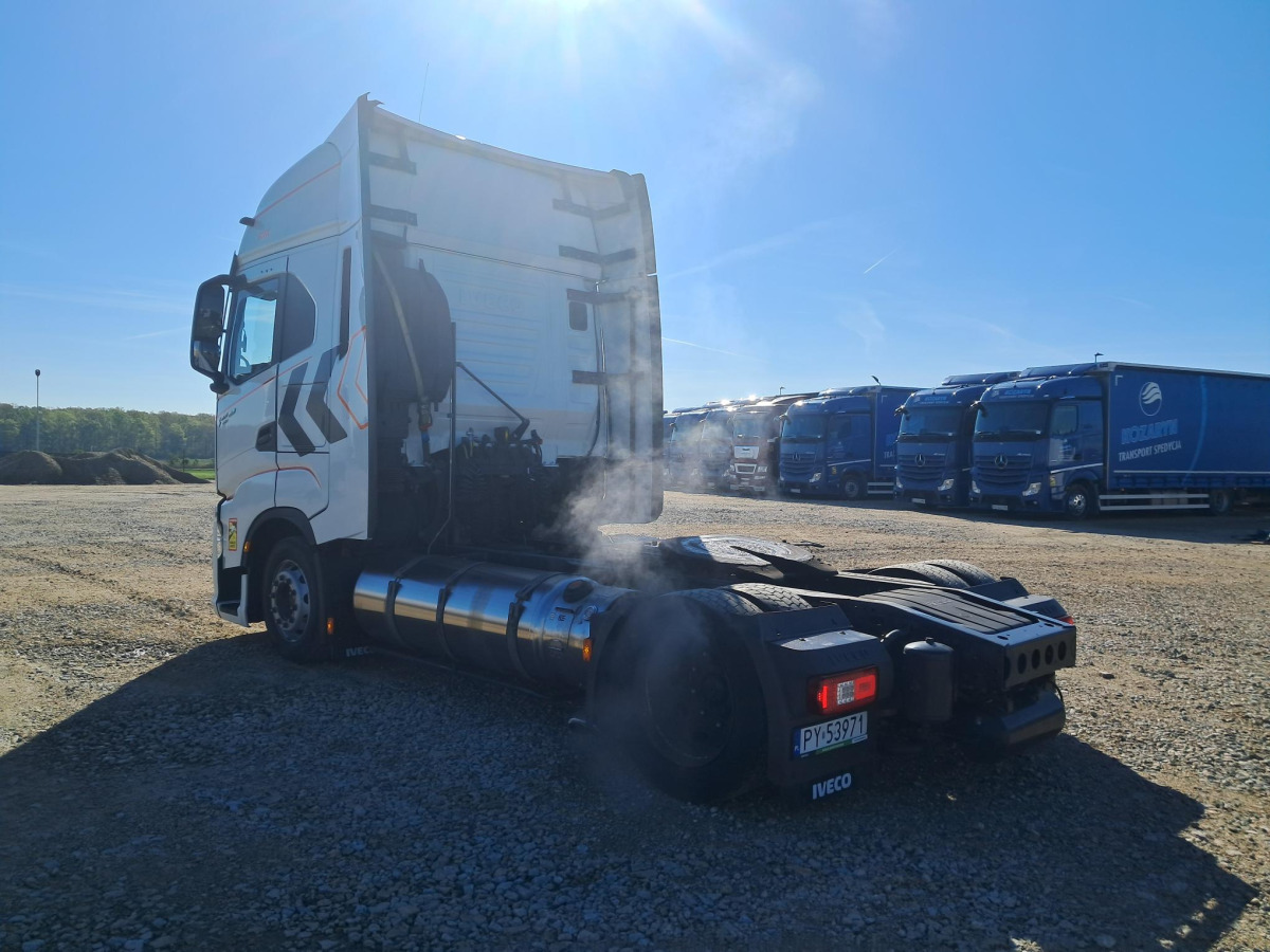 IVECO AS440ST/FP LT LNG CIĄGNIK SIODŁOWY - Nyergesvontató: 5 kép. IVECO AS440ST/FP LT LNG CIĄGNIK SIODŁOWY - Nyergesvontató: 5 kép.