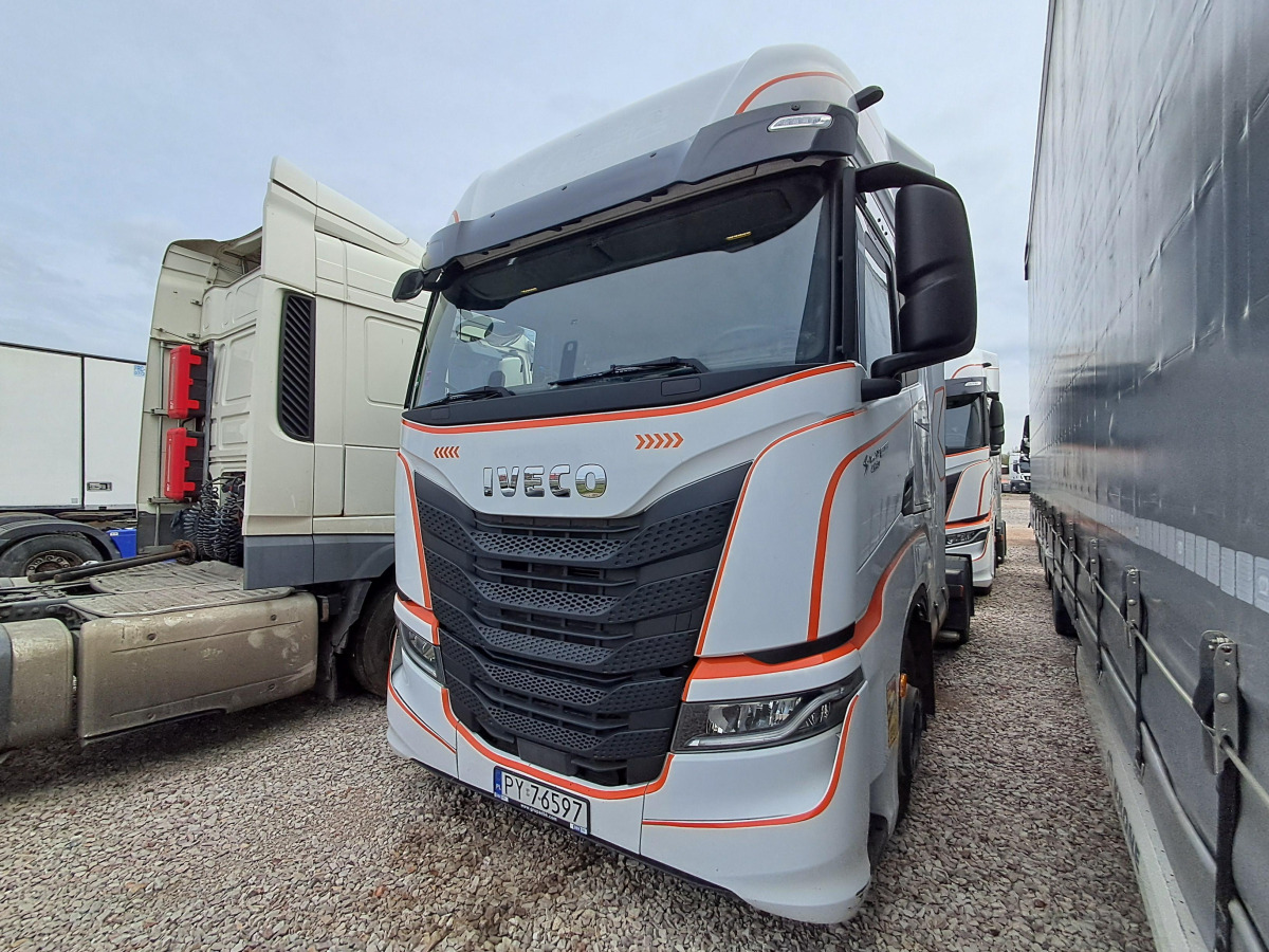 IVECO AS440ST/FP LT LNG CIĄGNIK SIODŁOWY - Nyergesvontató: 3 kép. IVECO AS440ST/FP LT LNG CIĄGNIK SIODŁOWY - Nyergesvontató: 3 kép.