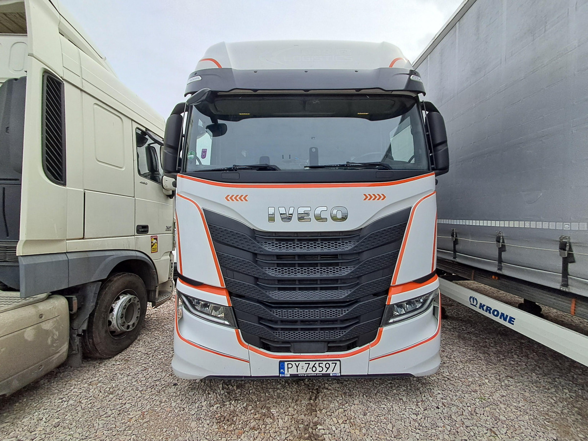 IVECO AS440ST/FP LT LNG CIĄGNIK SIODŁOWY - Nyergesvontató: 2 kép. IVECO AS440ST/FP LT LNG CIĄGNIK SIODŁOWY - Nyergesvontató: 2 kép.