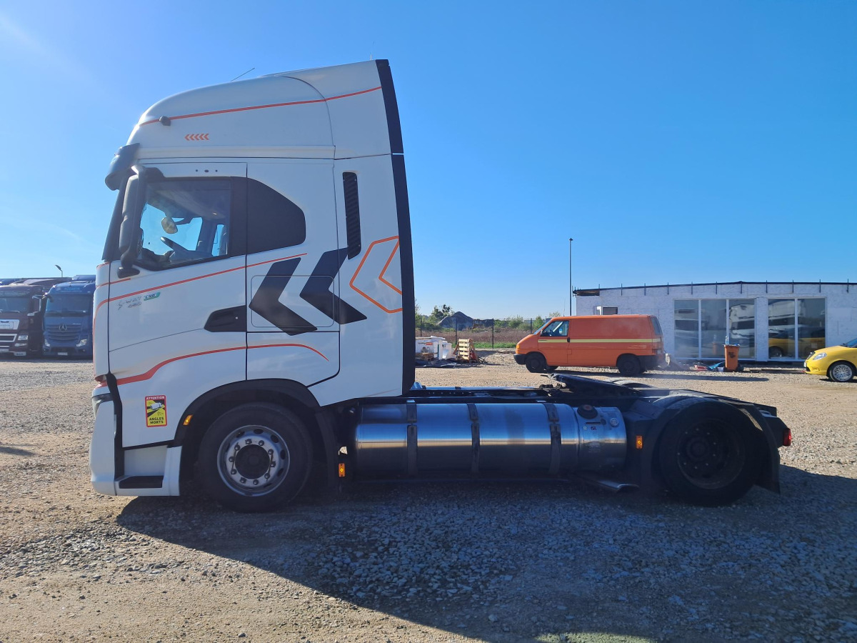 IVECO AS440ST/FP LT LNG CIĄGNIK SIODŁOWY - Nyergesvontató: 4 kép. IVECO AS440ST/FP LT LNG CIĄGNIK SIODŁOWY - Nyergesvontató: 4 kép.