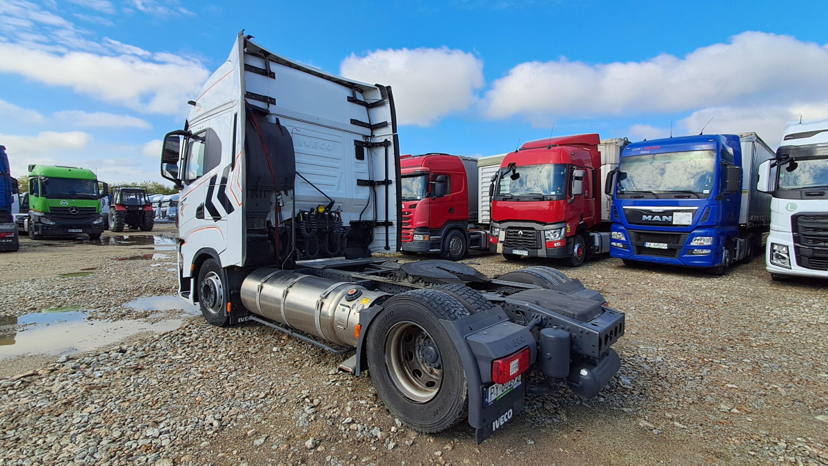 IVECO AS440ST/FP LT LNG CIĄGNIK SIODŁOWY - Nyergesvontató: 5 kép. IVECO AS440ST/FP LT LNG CIĄGNIK SIODŁOWY - Nyergesvontató: 5 kép.