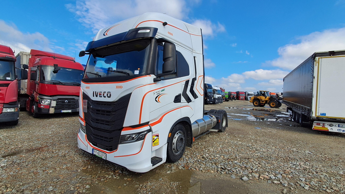 IVECO AS440ST/FP LT LNG CIĄGNIK SIODŁOWY - Nyergesvontató: 3 kép. IVECO AS440ST/FP LT LNG CIĄGNIK SIODŁOWY - Nyergesvontató: 3 kép.