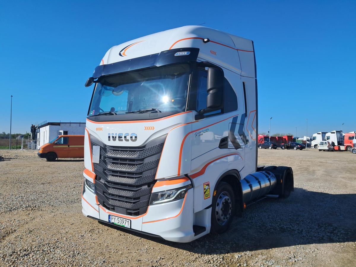 IVECO AS440ST/FP LT LNG CIĄGNIK SIODŁOWY - Nyergesvontató: 3 kép. IVECO AS440ST/FP LT LNG CIĄGNIK SIODŁOWY - Nyergesvontató: 3 kép.