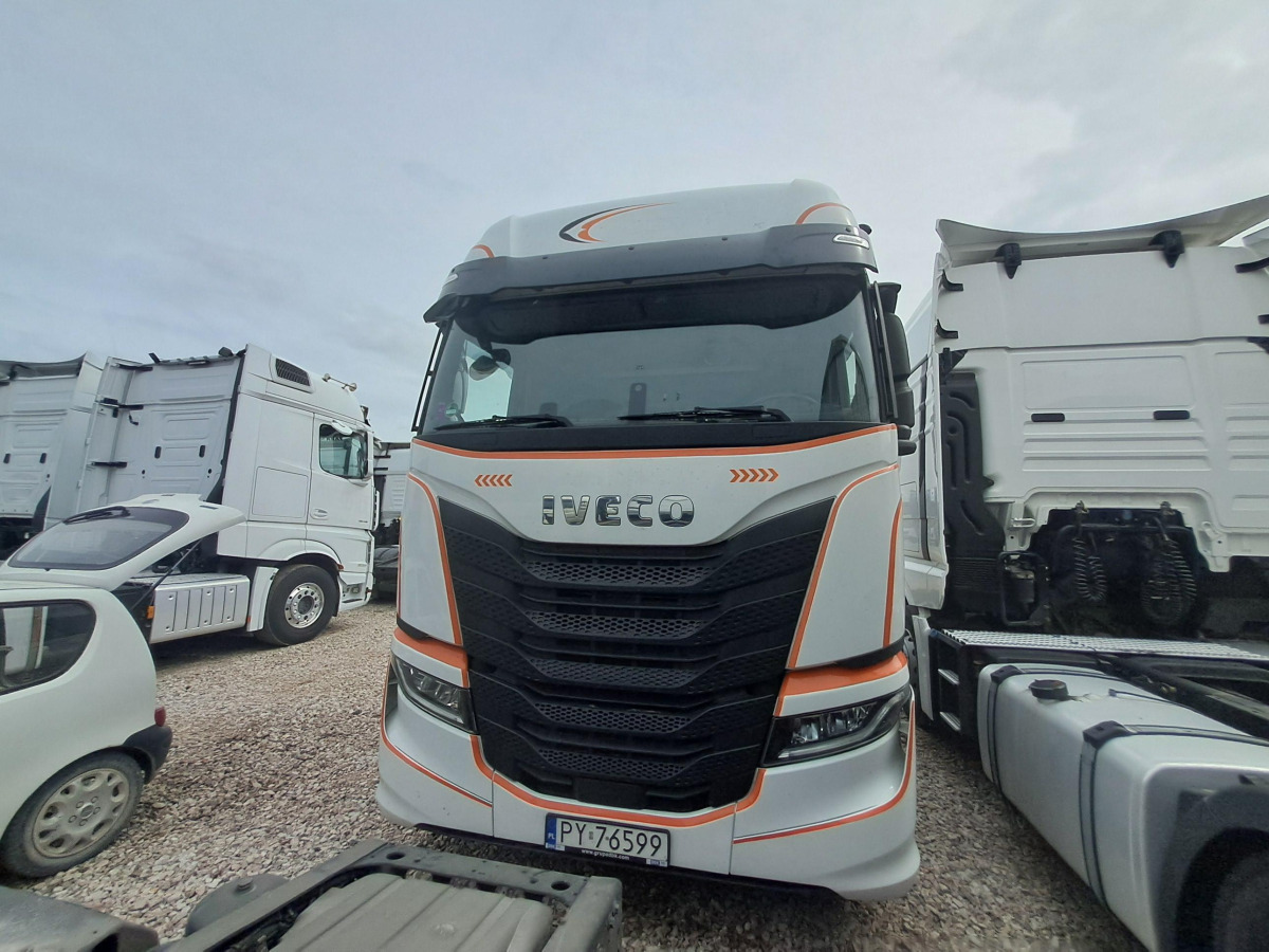 IVECO AS440ST/FP LT LNG CIĄGNIK SIODŁOWY - Nyergesvontató: 2 kép. IVECO AS440ST/FP LT LNG CIĄGNIK SIODŁOWY - Nyergesvontató: 2 kép.