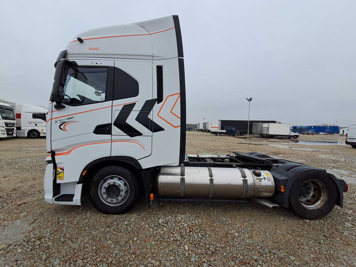 IVECO AS440ST/FP LT LNG CIĄGNIK SIODŁOWY - Nyergesvontató: 4 kép. IVECO AS440ST/FP LT LNG CIĄGNIK SIODŁOWY - Nyergesvontató: 4 kép.