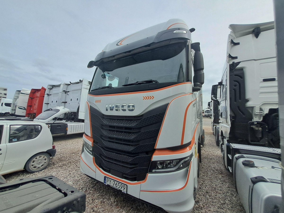 IVECO AS440ST/FP LT LNG CIĄGNIK SIODŁOWY - Nyergesvontató: 3 kép. IVECO AS440ST/FP LT LNG CIĄGNIK SIODŁOWY - Nyergesvontató: 3 kép.