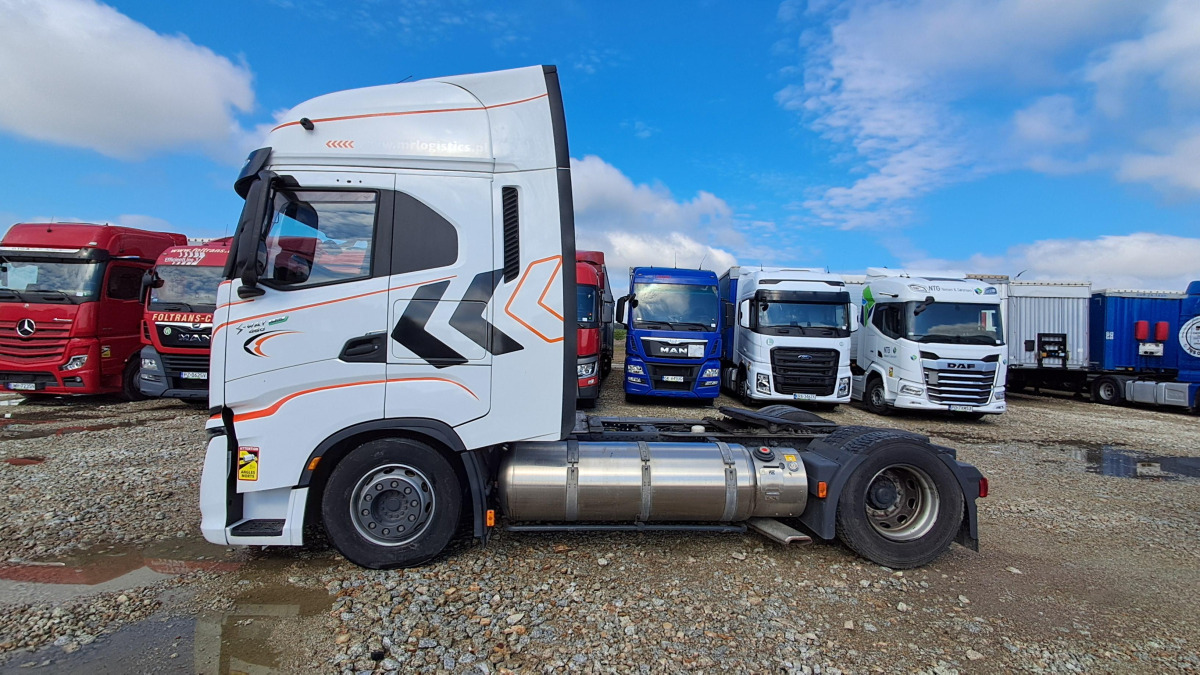 IVECO AS440ST/FP LT LNG CIĄGNIK SIODŁOWY - Nyergesvontató: 4 kép. IVECO AS440ST/FP LT LNG CIĄGNIK SIODŁOWY - Nyergesvontató: 4 kép.