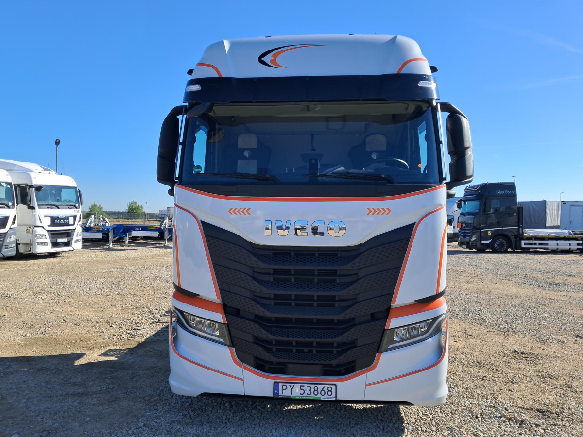 IVECO AS440ST/FP LT LNG CIĄGNIK SIODŁOWY - Nyergesvontató: 2 kép. IVECO AS440ST/FP LT LNG CIĄGNIK SIODŁOWY - Nyergesvontató: 2 kép.