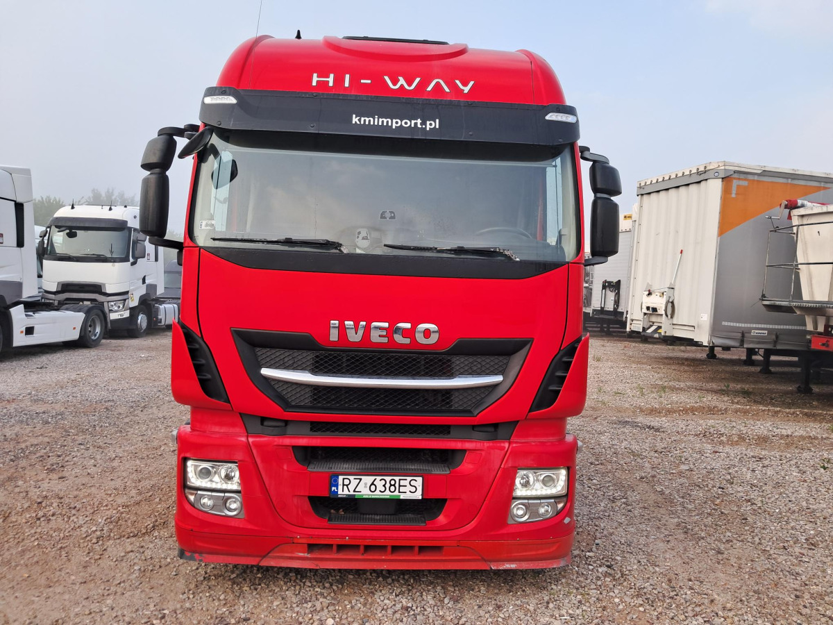 IVECO AS440T/FP-LT CIĄGNIK SIODŁOWY - Nyergesvontató: 2 kép. IVECO AS440T/FP-LT CIĄGNIK SIODŁOWY - Nyergesvontató: 2 kép.