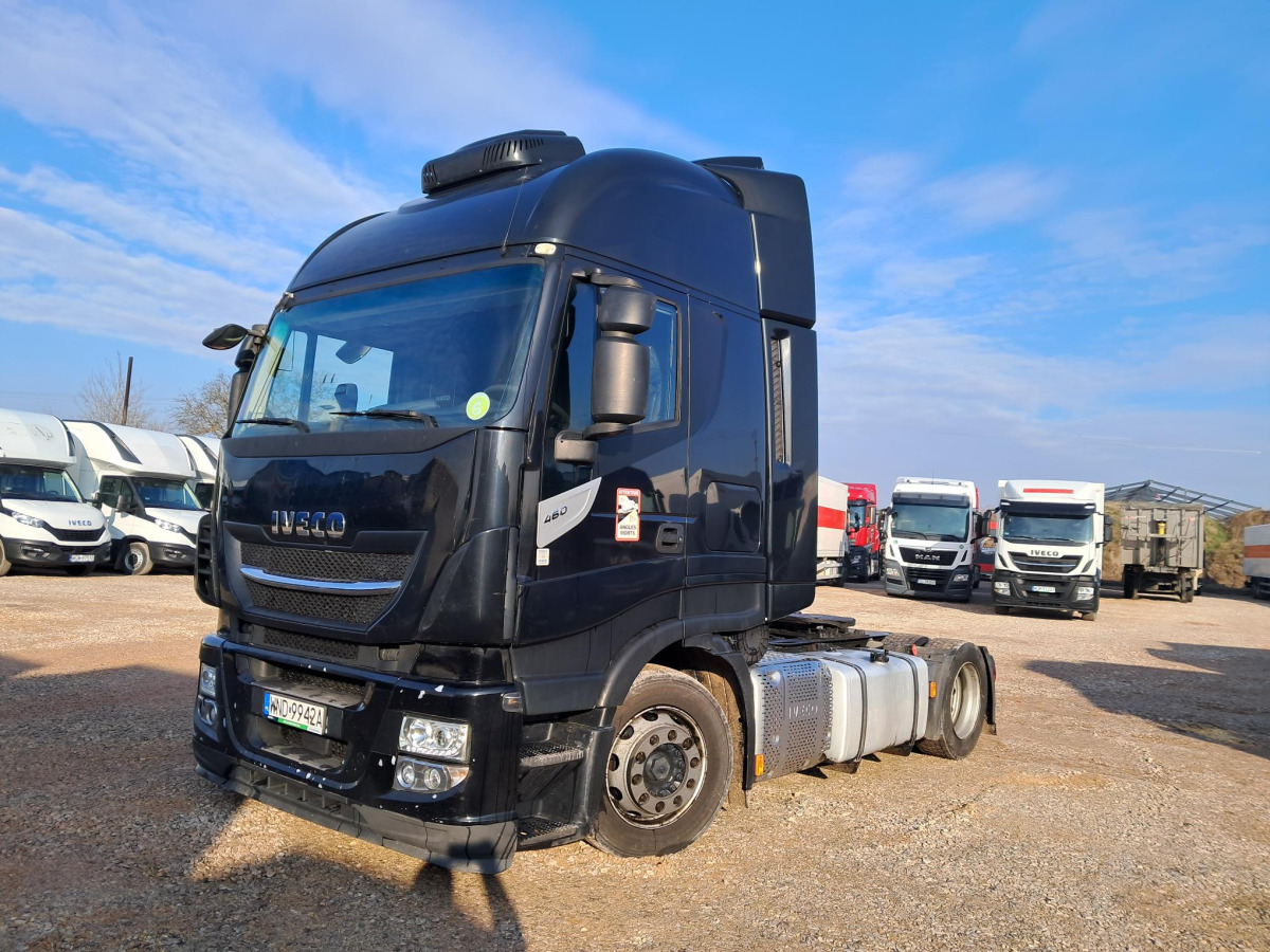 IVECO AS440T/ FP LT CIĄGNIK SIODŁOWY - Nyergesvontató: 2 kép. IVECO AS440T/ FP LT CIĄGNIK SIODŁOWY - Nyergesvontató: 2 kép.