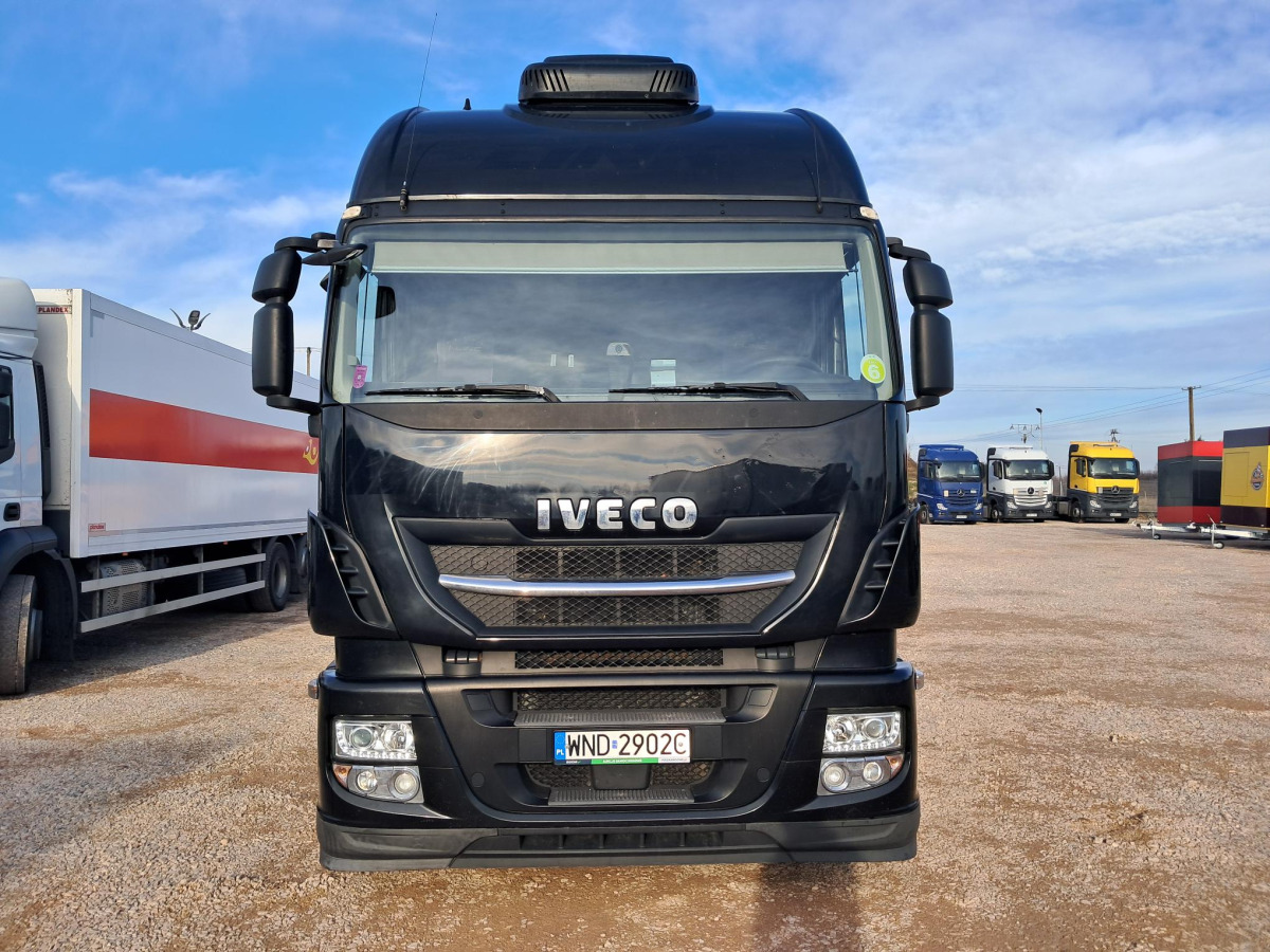 IVECO AS440T/ FP LT CIĄGNIK SIODŁOWY - Nyergesvontató: 3 kép. IVECO AS440T/ FP LT CIĄGNIK SIODŁOWY - Nyergesvontató: 3 kép.