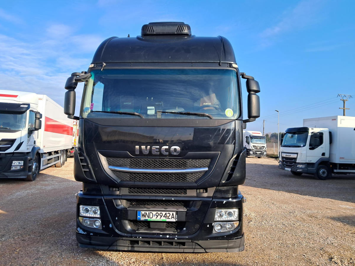 IVECO AS440T/ FP LT CIĄGNIK SIODŁOWY - Nyergesvontató: 3 kép. IVECO AS440T/ FP LT CIĄGNIK SIODŁOWY - Nyergesvontató: 3 kép.