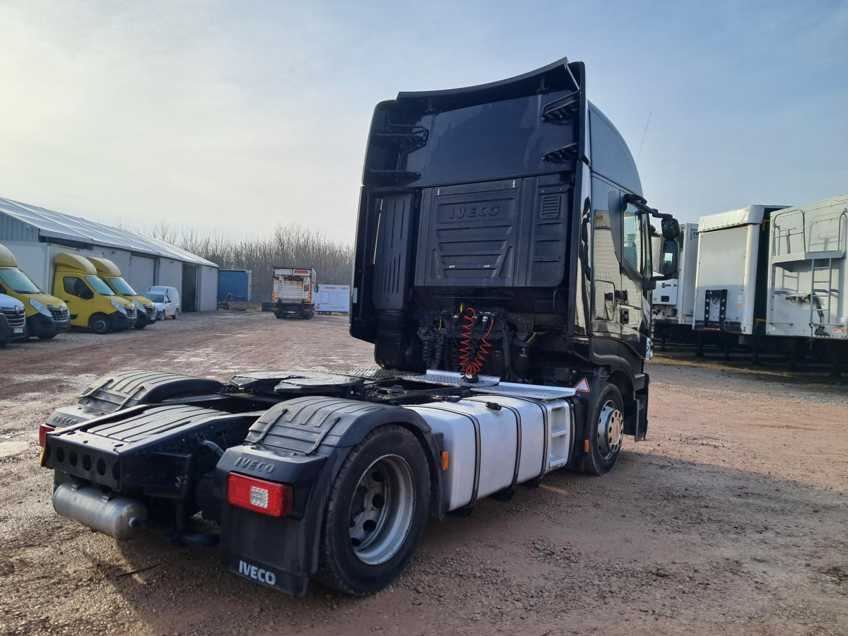 IVECO AS440T/ FP LT CIĄGNIK SIODŁOWY - Nyergesvontató: 4 kép. IVECO AS440T/ FP LT CIĄGNIK SIODŁOWY - Nyergesvontató: 4 kép.
