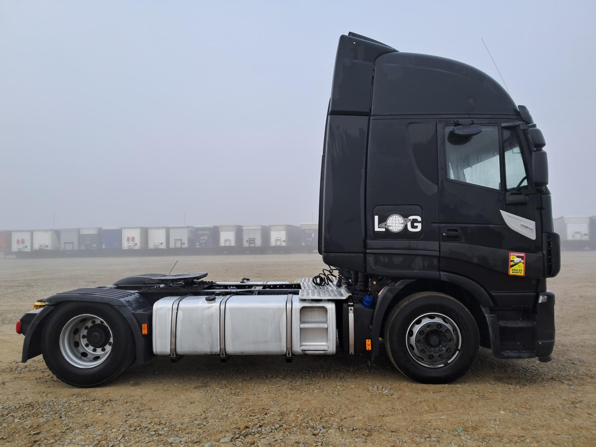 IVECO AS440T/P CIĄGNIK SIODŁOWY - Nyergesvontató: 4 kép. IVECO AS440T/P CIĄGNIK SIODŁOWY - Nyergesvontató: 4 kép.
