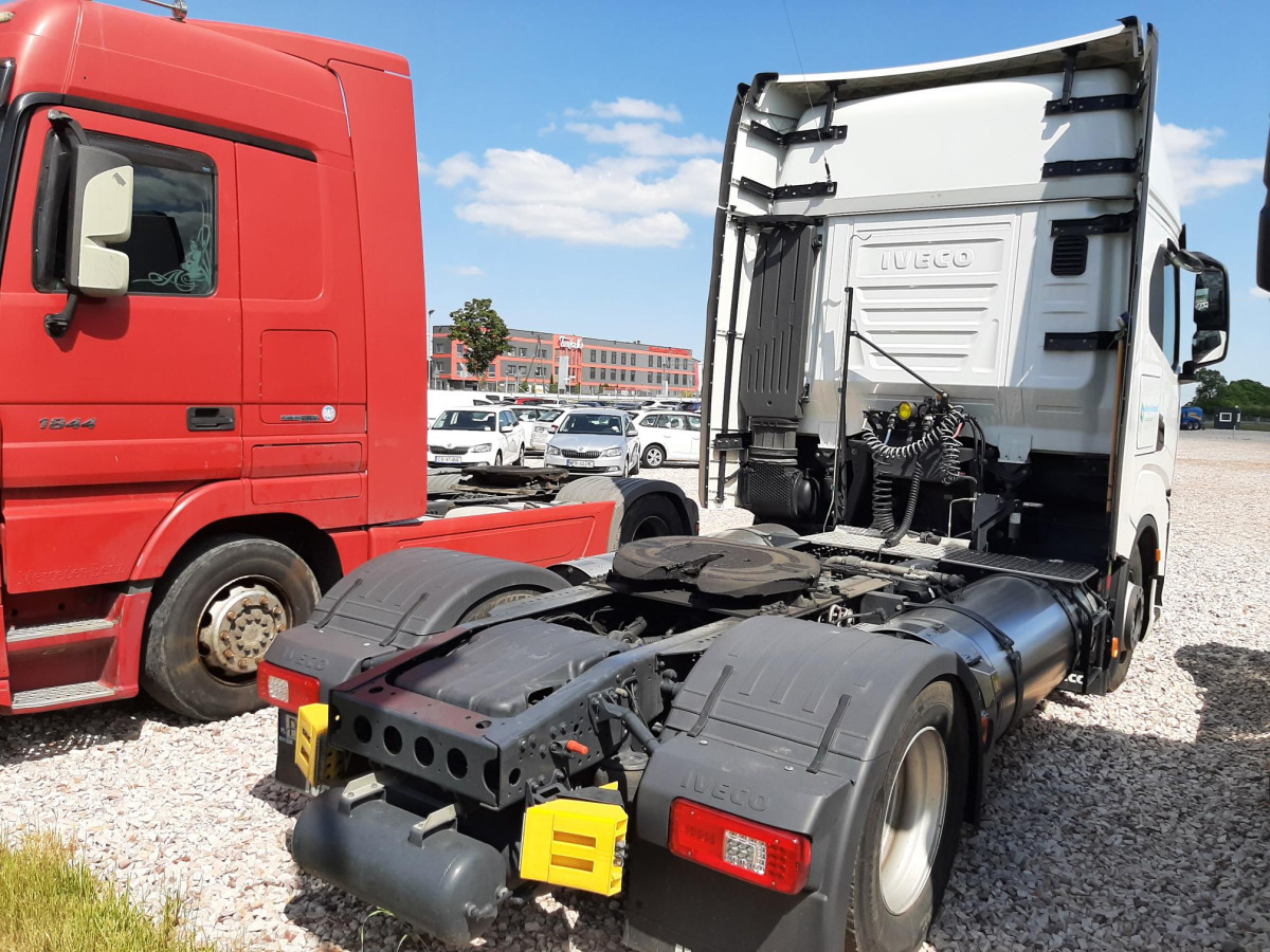 IVECO S-WAY CIĄGNIK SIODŁOWY - Nyergesvontató: 3 kép. IVECO S-WAY CIĄGNIK SIODŁOWY - Nyergesvontató: 3 kép.