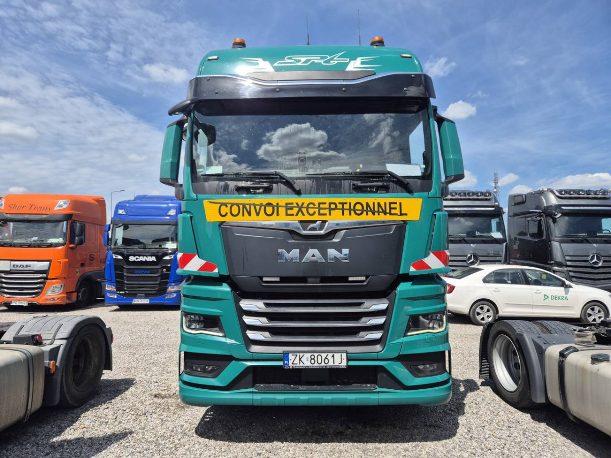 MAN TGX 18.470 CIĄGNIK SIODŁOWY - Nyergesvontató: 2 kép. MAN TGX 18.470 CIĄGNIK SIODŁOWY - Nyergesvontató: 2 kép.