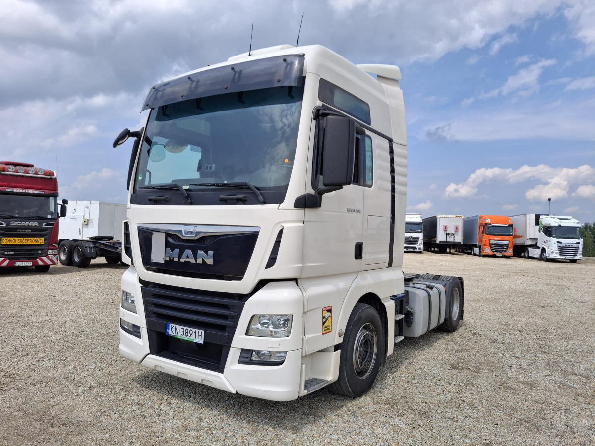 MAN TGX 18.500 CIĄGNIK SIODŁOWY - Nyergesvontató: 2 kép. MAN TGX 18.500 CIĄGNIK SIODŁOWY - Nyergesvontató: 2 kép.