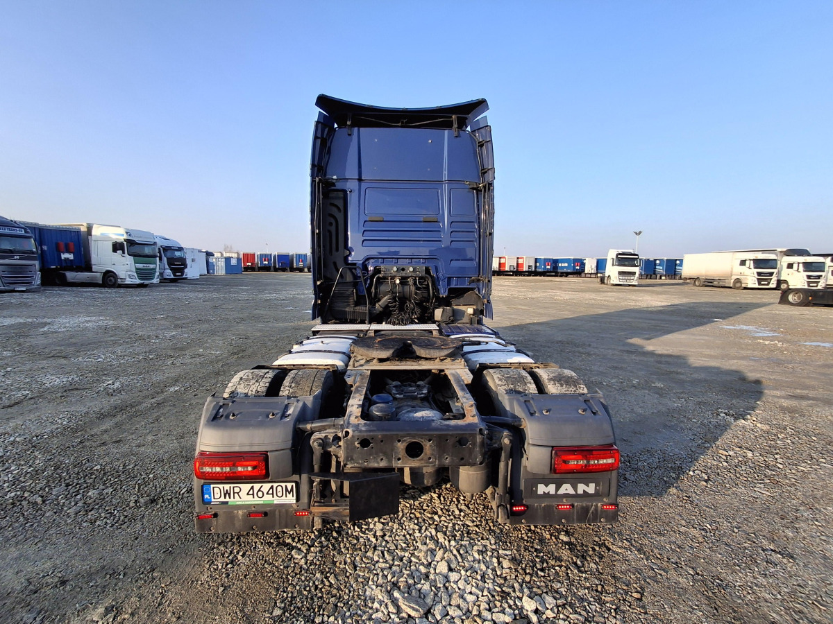 MAN TGX 18.500 CIĄGNIK SIODŁOWY - Nyergesvontató: 4 kép. MAN TGX 18.500 CIĄGNIK SIODŁOWY - Nyergesvontató: 4 kép.