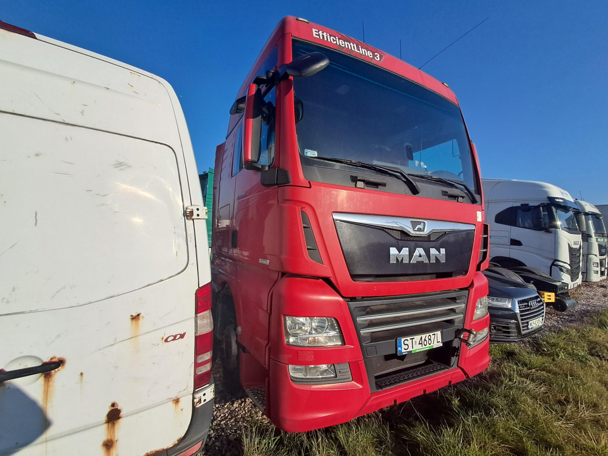 MAN TGX CIĄGNIK SIODŁOWY - Nyergesvontató: 1 kép. MAN TGX CIĄGNIK SIODŁOWY - Nyergesvontató: 1 kép.