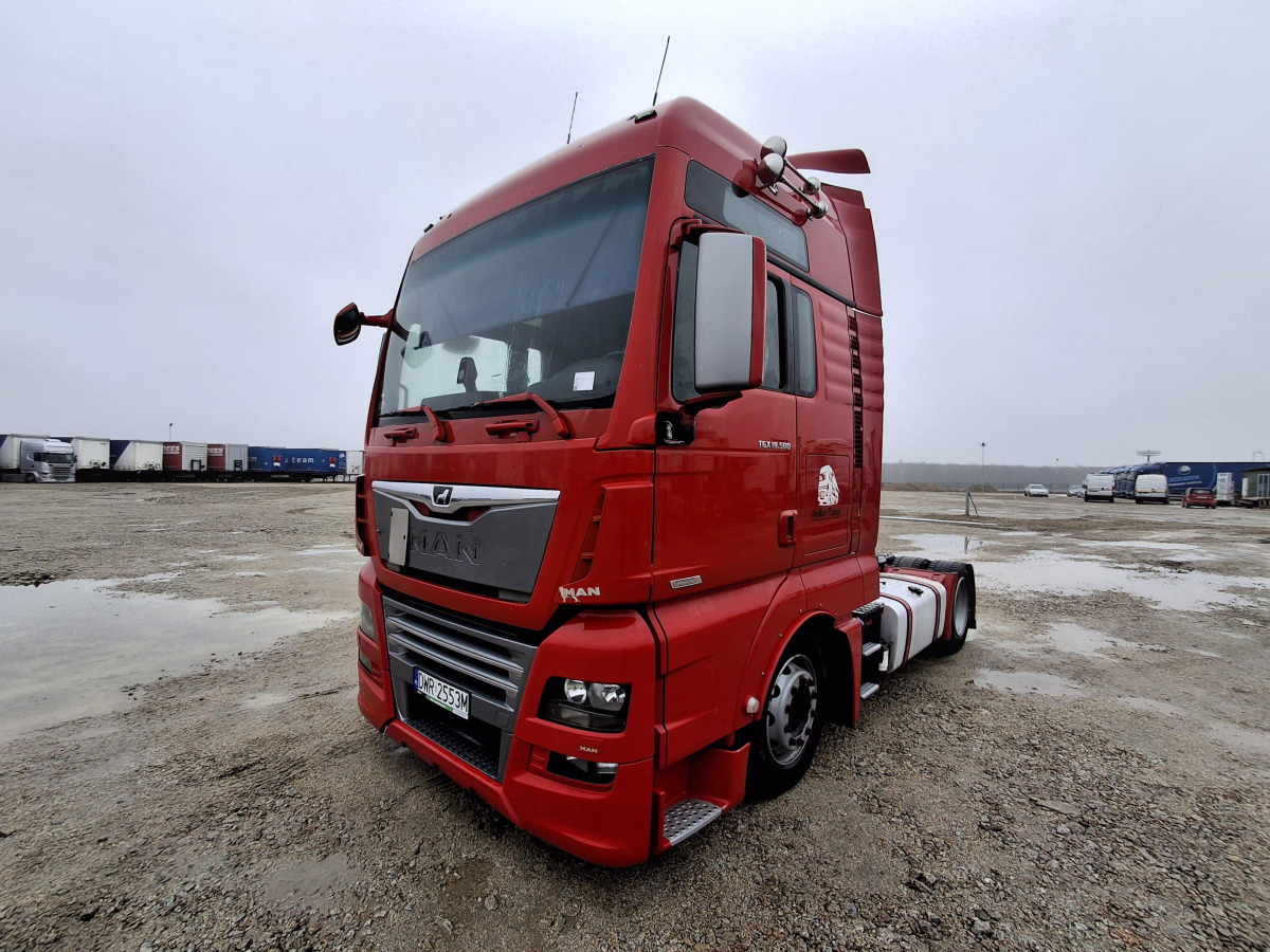MAN TGX CIĄGNIK SIODŁOWY - Nyergesvontató: 2 kép. MAN TGX CIĄGNIK SIODŁOWY - Nyergesvontató: 2 kép.